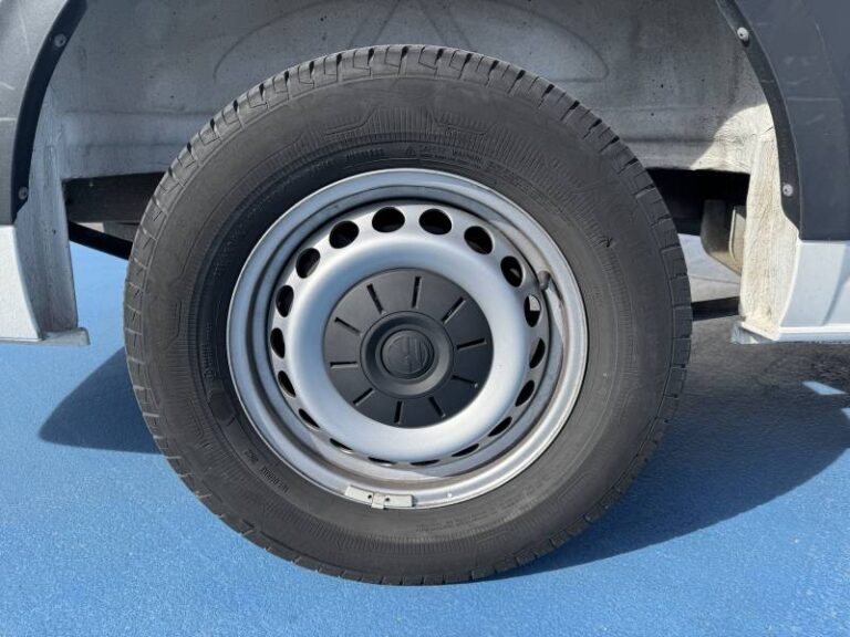 Volkswagen Crafter FOURGON VAN 30 2.0 TDI 140 CH BUSINESS - Image 07 (July 7, 2026)