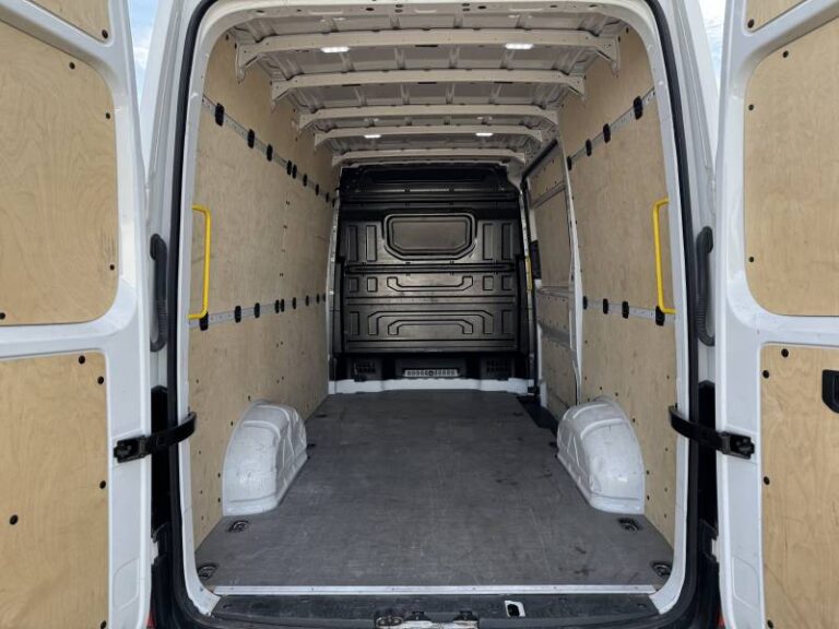 Volkswagen Crafter FOURGON VAN 30 2.0 TDI 140 CH BUSINESS - Image 08 (July 7, 2026)