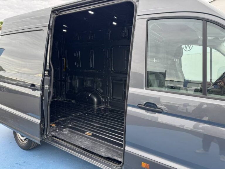 Volkswagen Crafter FOURGON VAN 35 2.0 TDI 140 CH BVA BUSINESS PLUS - Image 04 (July 7, 2026)