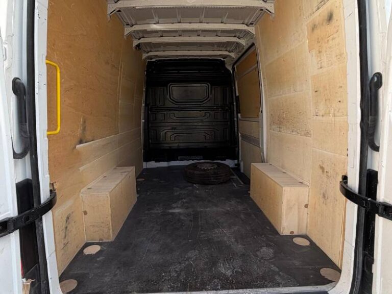 Volkswagen Crafter FOURGON VAN 30 2.0 TDI 140 CH BUSINESS LINE - Image 05 (July 7, 2026)