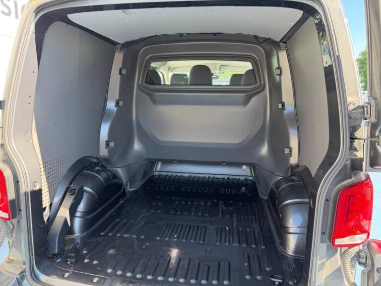 Volkswagen Transporter CHASSIS CABINE 6.1 PROCAB 2.0 TDI 204 DSG7 EDITION - Image 11 (July 7, 2026)