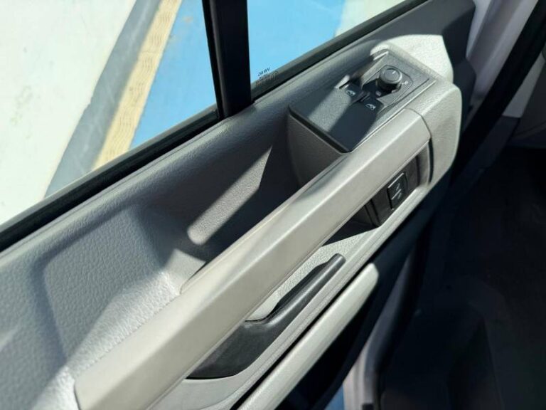 Volkswagen Crafter FOURGON VAN 30 2.0 TDI 140 CH BUSINESS - Image 11 (July 7, 2026)