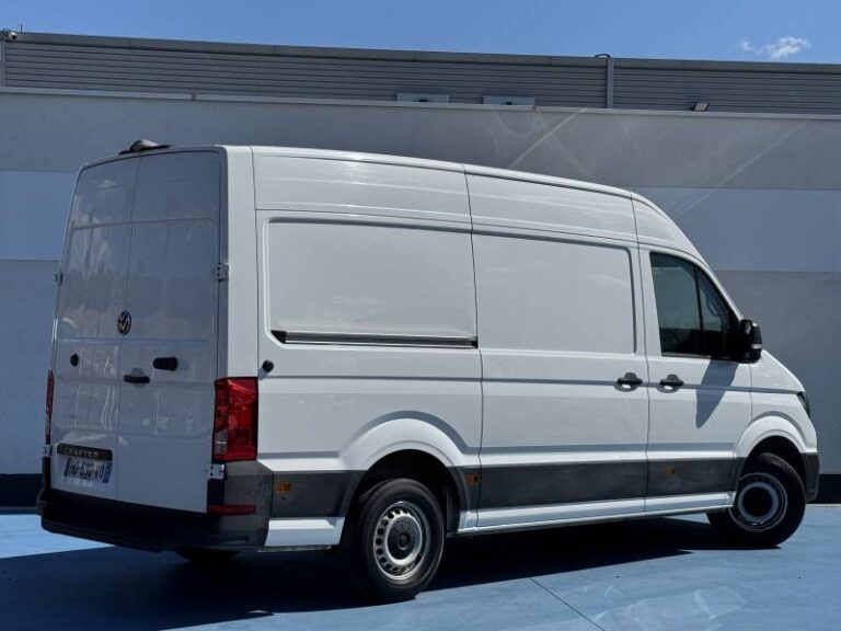 Volkswagen Crafter FOURGON VAN 30 2.0 TDI 140 CH BUSINESS - Image 02 (July 7, 2026)