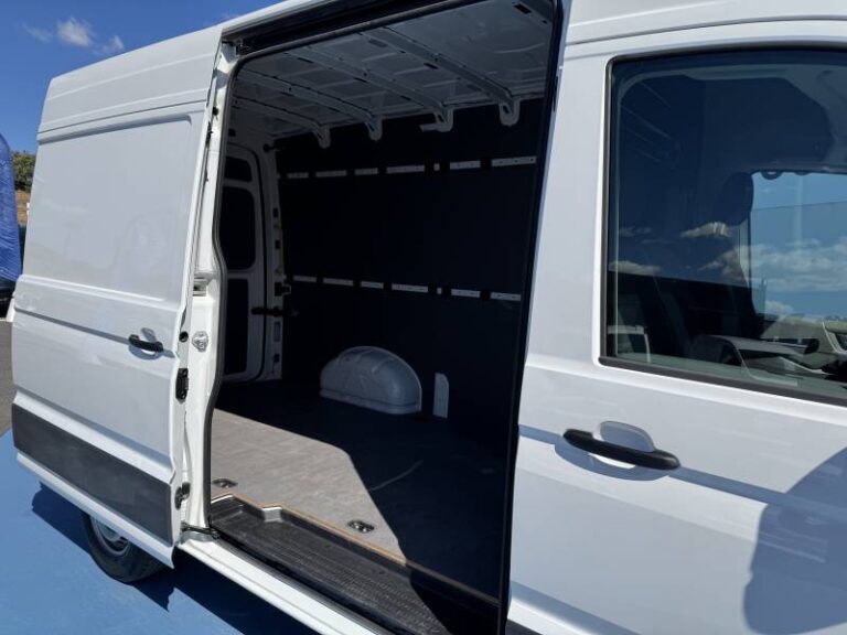 Volkswagen Crafter FOURGON VAN 30 2.0 TDI 140 CH BUSINESS - Image 04 (July 7, 2026)