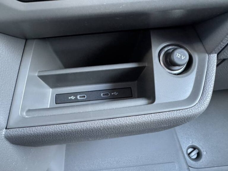 Volkswagen Crafter FOURGON VAN 30 2.0 TDI 140 CH BUSINESS - Image 09 (July 7, 2026)