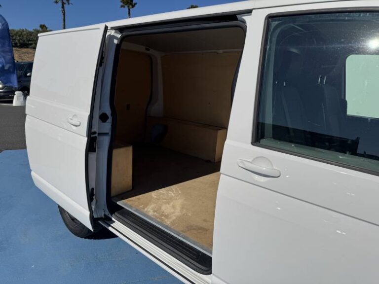 Volkswagen Transporter FOURGON 6.1 VAN 2.0 TDI 150 DSG7 BUSINESS PLUS - Image 03 (July 7, 2026)