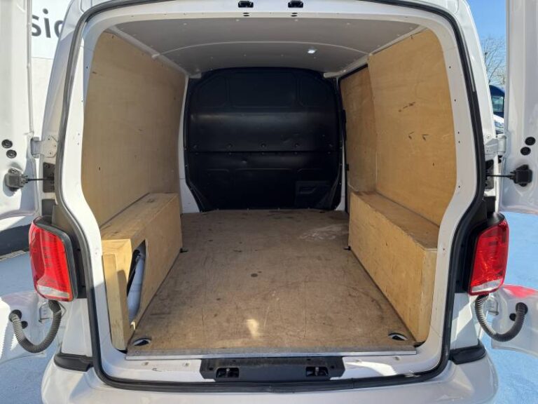 Volkswagen Transporter FOURGON 6.1 VAN 2.0 TDI 150 DSG7 BUSINESS PLUS - Image 04 (July 7, 2026)