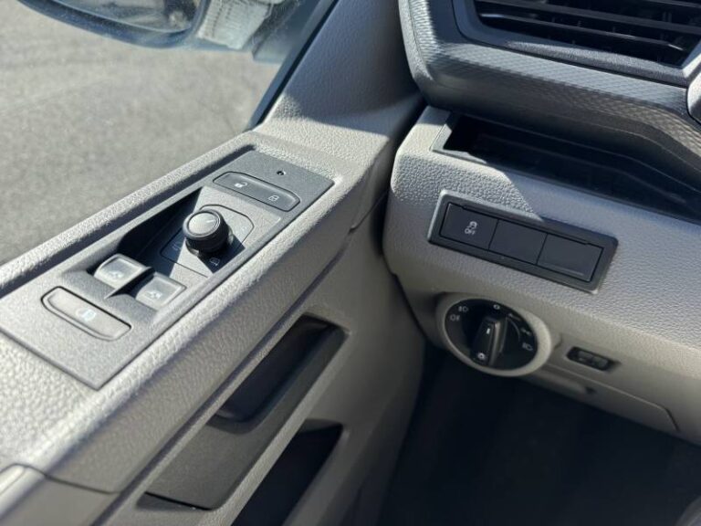 Volkswagen Transporter FOURGON 6.1 VAN 2.0 TDI 150 DSG7 BUSINESS PLUS - Image 08 (July 7, 2026)