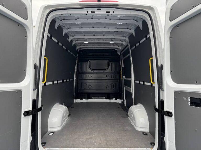 Volkswagen Crafter FOURGON VAN 30 2.0 TDI 140 CH BUSINESS - Image 04 (July 7, 2026)