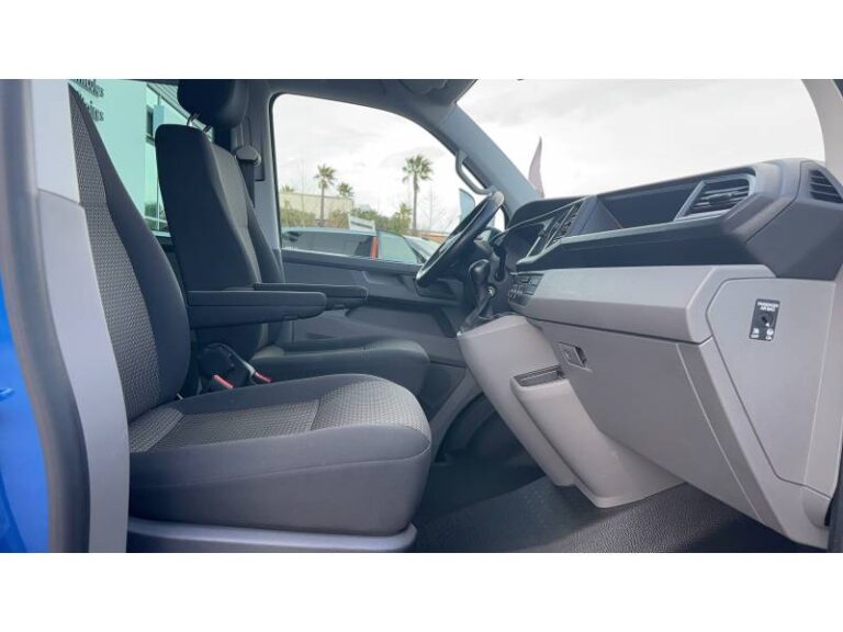 Volkswagen Transporter FOURGON 6.1 VAN 2.0 TDI 204 DSG7 4MOTION EDITION - Image 04 (July 7, 2026)
