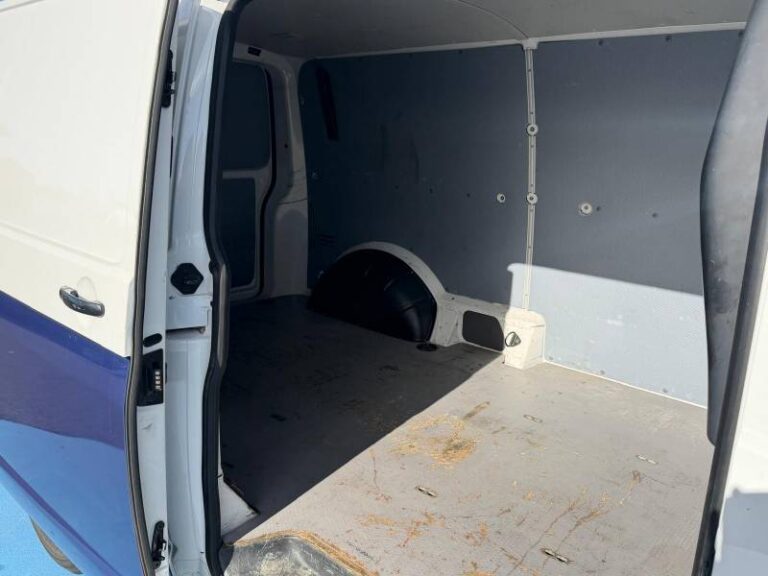 Volkswagen Transporter FOURGON 6.1 VAN 2.0 TDI 150 BVM6 4MOTION BUSINESS - Image 05 (July 7, 2026)