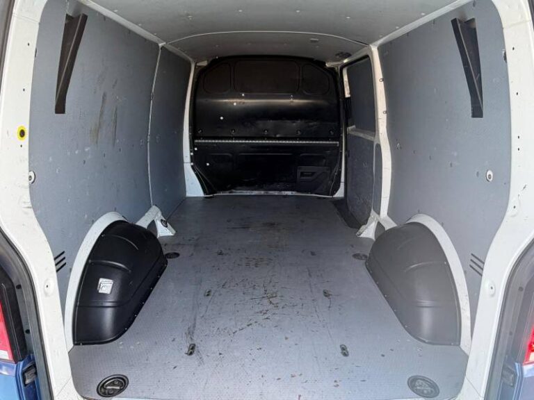Volkswagen Transporter FOURGON 6.1 VAN 2.0 TDI 150 BVM6 4MOTION BUSINESS - Image 07 (July 7, 2026)