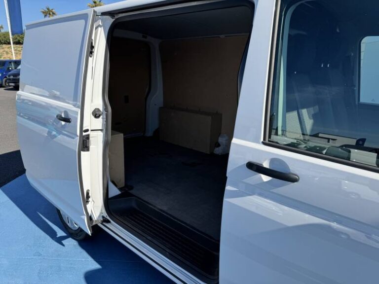 Volkswagen Transporter FOURGON 6.1 VAN 2.0 TDI 150 DSG7 BUSINESS - Image 04 (July 7, 2026)