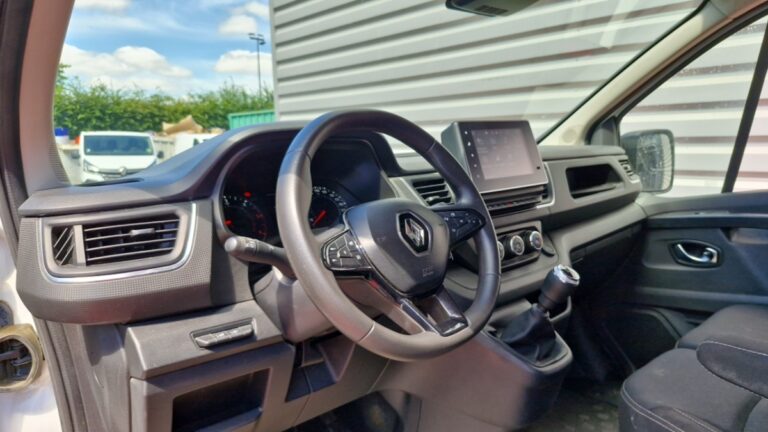 Renault Trafic FOURGON 3000 kg blue dci 130 grand confort - Image 11 (July 7, 2026)