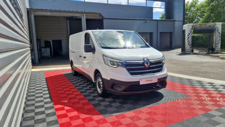 Renault Trafic FOURGON 3000 kg blue dci 130 grand confort - Image 02 (July 7, 2026)