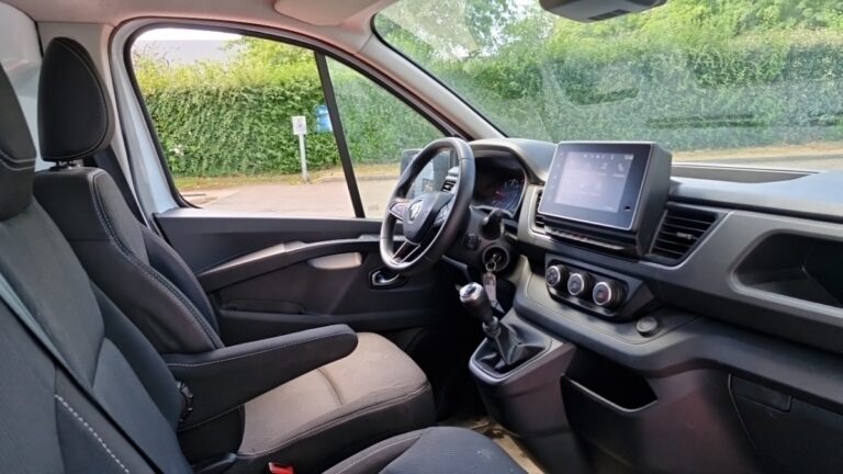 Renault Trafic FOURGON 3000 kg blue dci 130 grand confort - Image 06 (July 7, 2026)