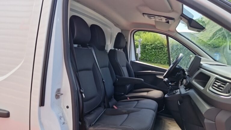 Renault Trafic FOURGON 3000 kg blue dci 130 grand confort - Image 07 (July 7, 2026)
