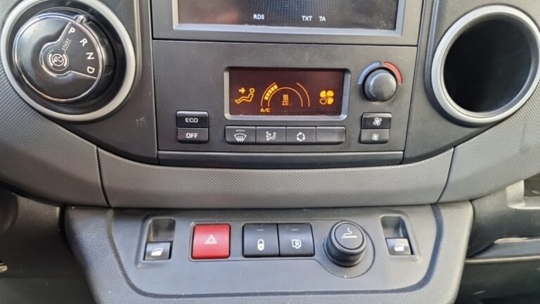 Peugeot Partner E- FOURGON STANDARD PREMIUM AVEC BATTERIE - Image 17 (July 7, 2026)