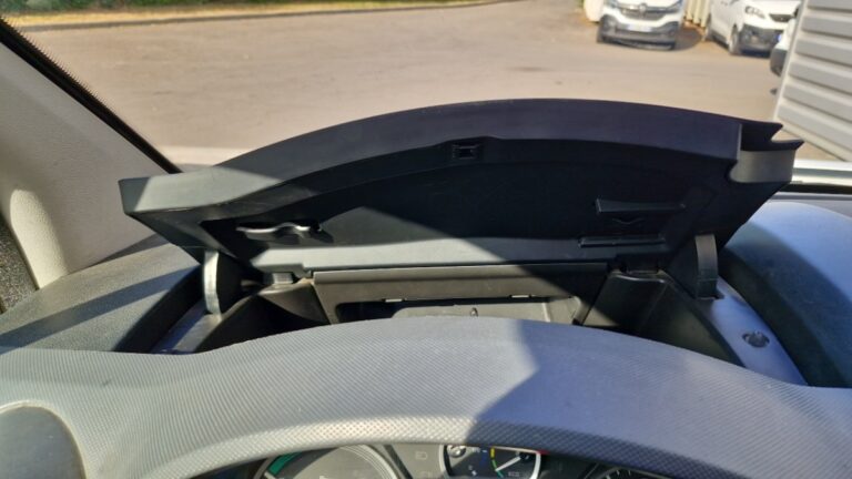 Peugeot Partner E- FOURGON STANDARD PREMIUM AVEC BATTERIE - Image 18 (July 7, 2026)