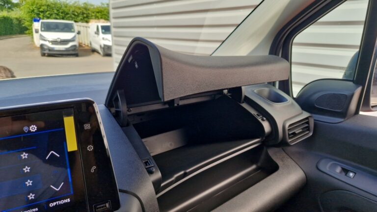 Peugeot Partner FOURGON M 650 KG PURETECH 110 SS BVM6 - Image 18 (July 7, 2026)