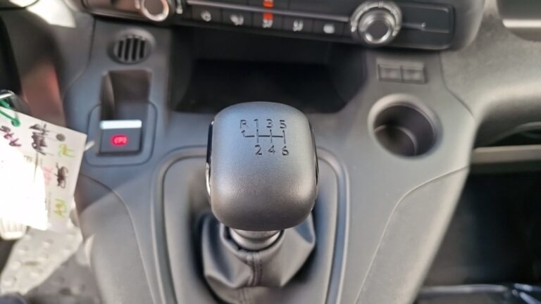 Peugeot Partner FOURGON M 650 KG PURETECH 110 SS BVM6 - Image 19 (July 7, 2026)