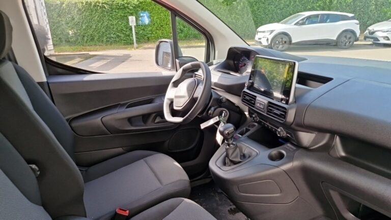 Peugeot Partner FOURGON M 650 KG PURETECH 110 SS BVM6 - Image 06 (July 7, 2026)
