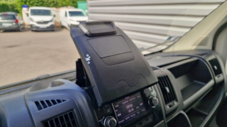 Peugeot Boxer FOURGON TOLE 333 BLUEHDI 140 SS ASPHALT - Image 18 (July 7, 2026)