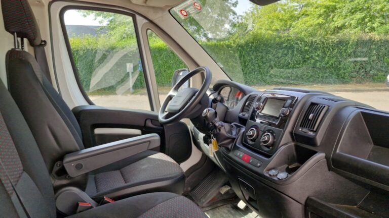 Peugeot Boxer FOURGON TOLE 333 BLUEHDI 140 SS ASPHALT - Image 06 (July 7, 2026)