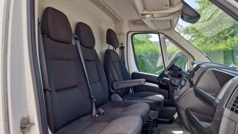 Peugeot Boxer FOURGON TOLE 333 BLUEHDI 140 SS ASPHALT - Image 07 (July 7, 2026)