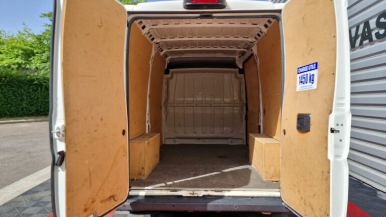Peugeot Boxer FOURGON TOLE 333 BLUEHDI 140 SS ASPHALT - Image 09 (July 7, 2026)