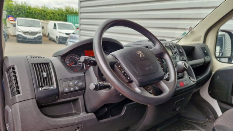 Peugeot Boxer FOURGON TOLE 333 BLUEHDI 140 SS ASPHALT - Image 11 (July 7, 2026)