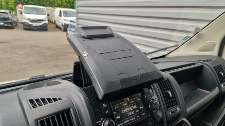 Peugeot Boxer FOURGON TOLE 333 BLUEHDI 140 SS ASPHALT - Image 19 (July 7, 2026)