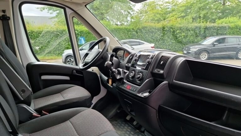 Peugeot Boxer FOURGON TOLE 333 BLUEHDI 140 SS ASPHALT - Image 06 (July 7, 2026)