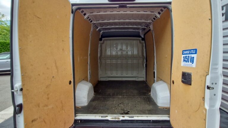 Peugeot Boxer FOURGON TOLE 333 BLUEHDI 140 SS ASPHALT - Image 09 (July 7, 2026)