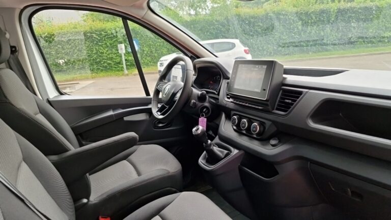 Renault Trafic FOURGON 2800 kg blue dci 110 confort - Image 07 (July 7, 2026)