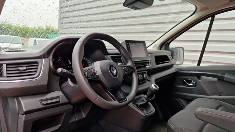 Renault Trafic FOURGON 3000 kg blue dci 130 grand confort - Image 13 (July 7, 2026)