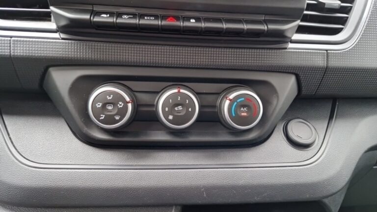Renault Trafic FOURGON 3000 kg blue dci 130 grand confort - Image 19 (July 7, 2026)