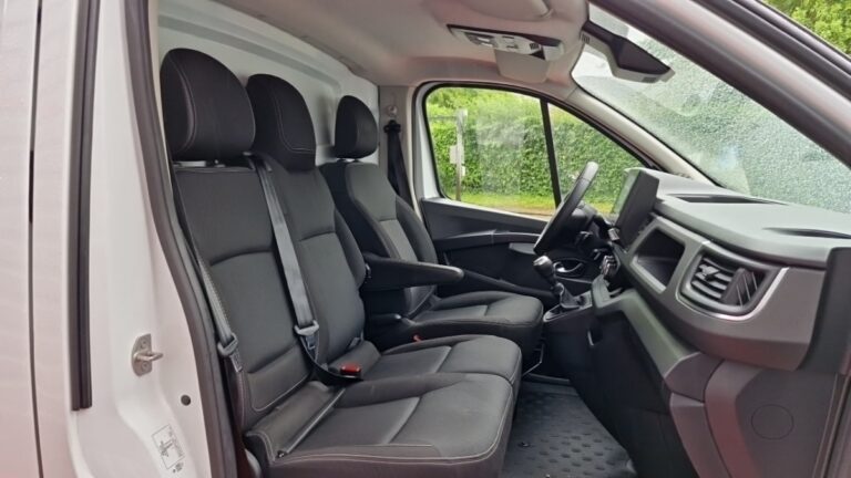 Renault Trafic FOURGON 3000 kg blue dci 130 grand confort - Image 08 (July 7, 2026)