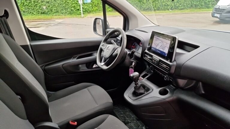 Opel combo cargo Taille M 650kg PureTech 110 PACK BUSINESS CONNECT - Image 07 (July 7, 2026)