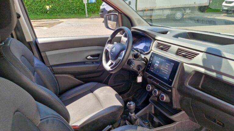 Renault Express Van BLUE DCI 95 – 22 CONFORT - Image 06 (July 7, 2026)