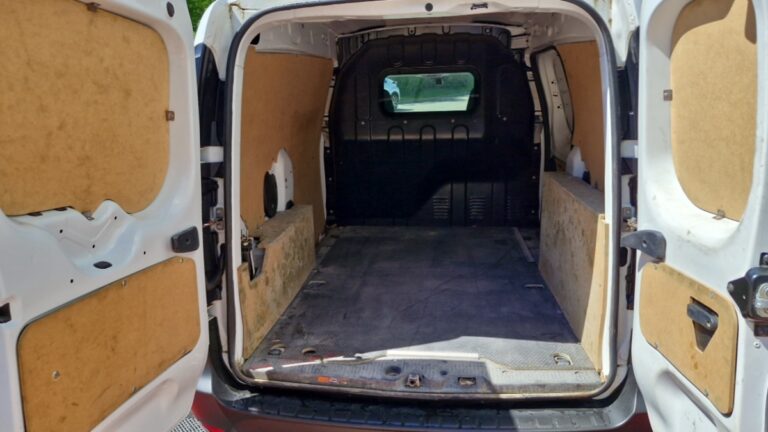Renault Express Van BLUE DCI 95 – 22 CONFORT - Image 08 (July 7, 2026)