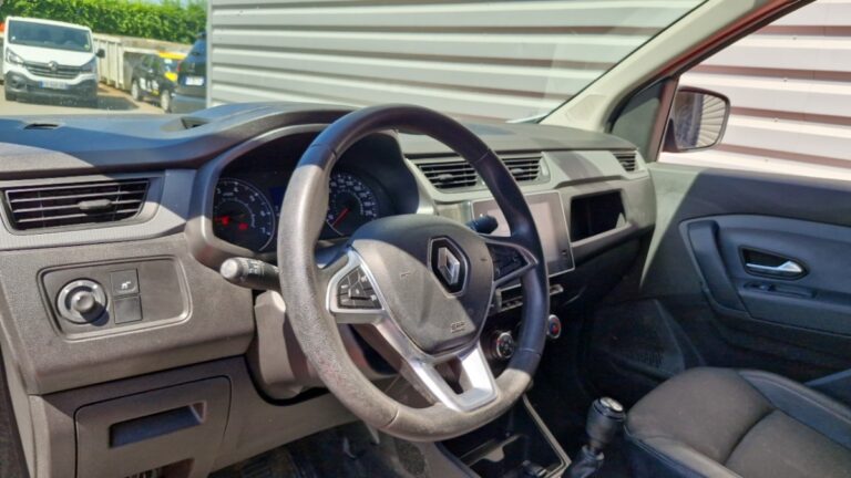 Renault Express Van BLUE DCI 95 – 22 CONFORT - Image 09 (July 7, 2026)