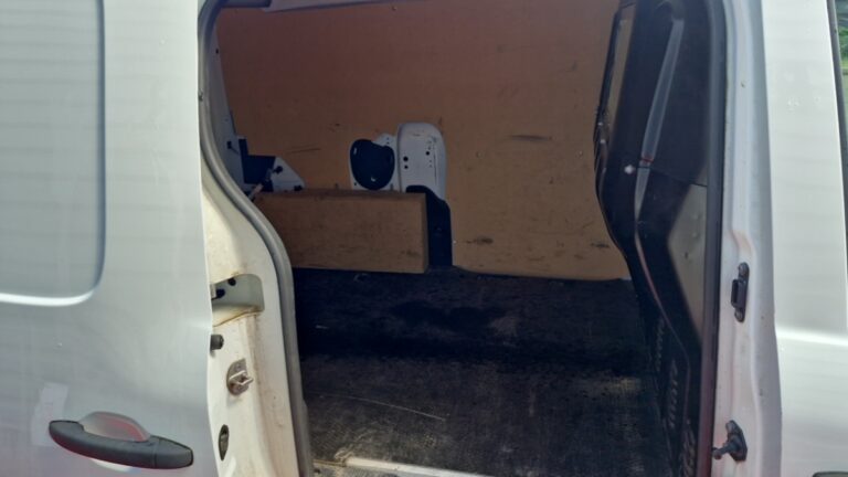 Renault Express Van Confort – Blue dCi 95 - Image 08 (July 7, 2026)