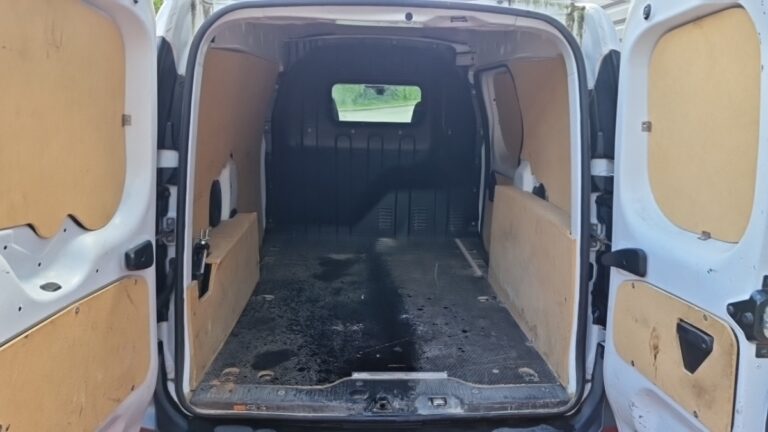 Renault Express Van Confort – Blue dCi 95 - Image 09 (July 7, 2026)