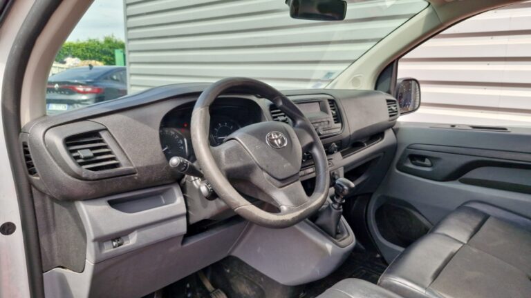 Toyota PROACE MEDIUM 1.5L 100 D-4D BVM6 DYNAMIC - Image 13 (July 7, 2026)