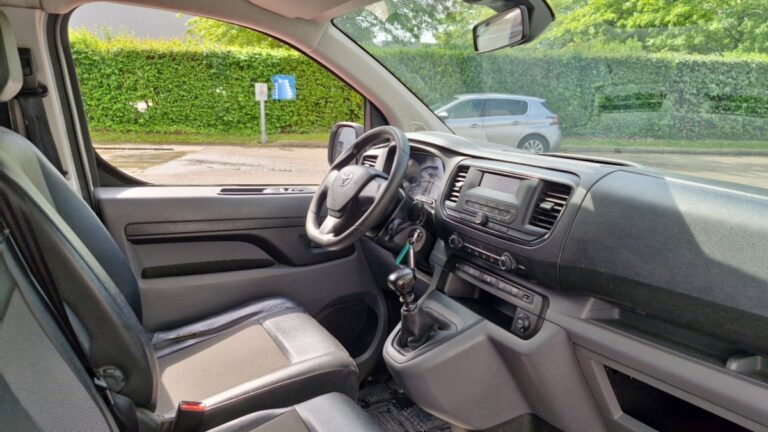 Toyota PROACE MEDIUM 1.5L 100 D-4D BVM6 DYNAMIC - Image 07 (July 7, 2026)