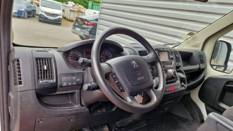 Peugeot Boxer FOURGON TOLE 335 BLUEHDI 140 SS PREMIUM - Image 13 (July 7, 2026)