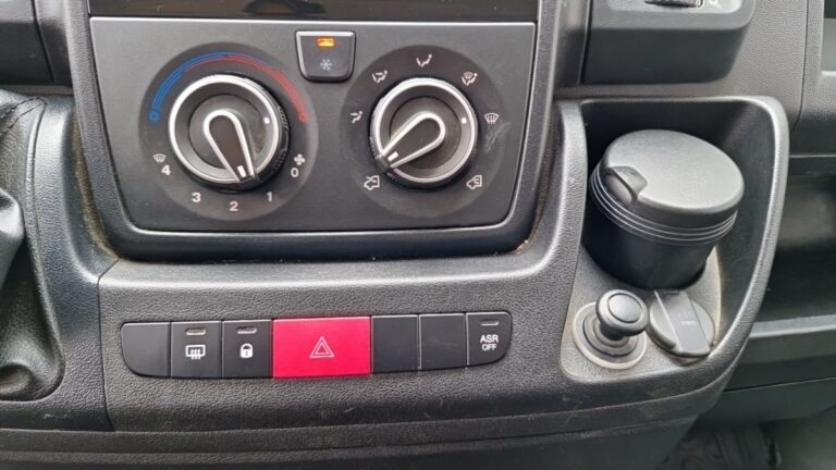 Peugeot Boxer FOURGON TOLE 335 BLUEHDI 140 SS PREMIUM - Image 19 (July 7, 2026)