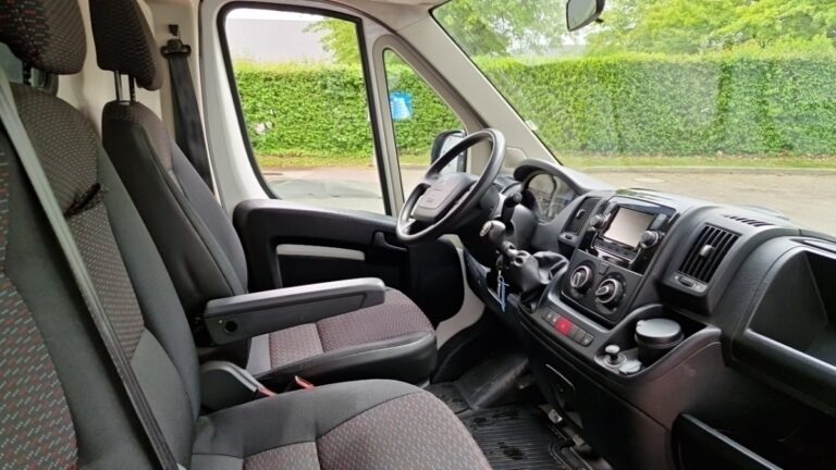 Peugeot Boxer FOURGON TOLE 335 BLUEHDI 140 SS PREMIUM - Image 07 (July 7, 2026)