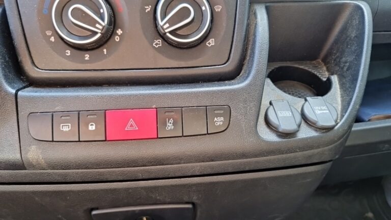 Peugeot Boxer 330 BlueHDi 120 ASPHALT - Image 17 (July 7, 2026)